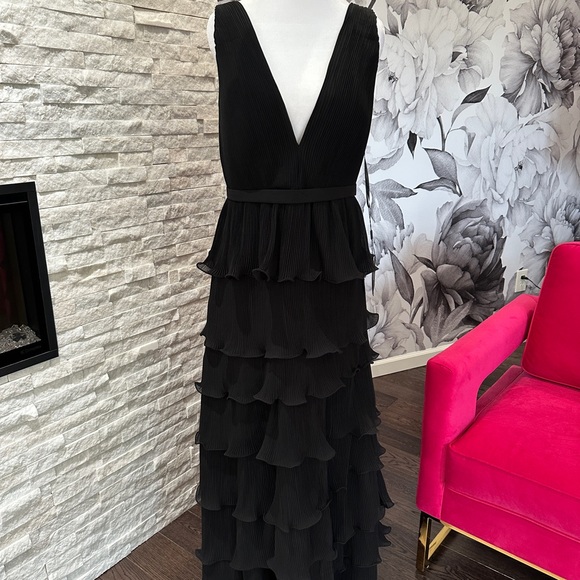 NWT IEENA for MAC DUGGAL 49054 Black Sleeveless Ruffle Tiered V Neck Gown sz 12 - Picture 5 of 9